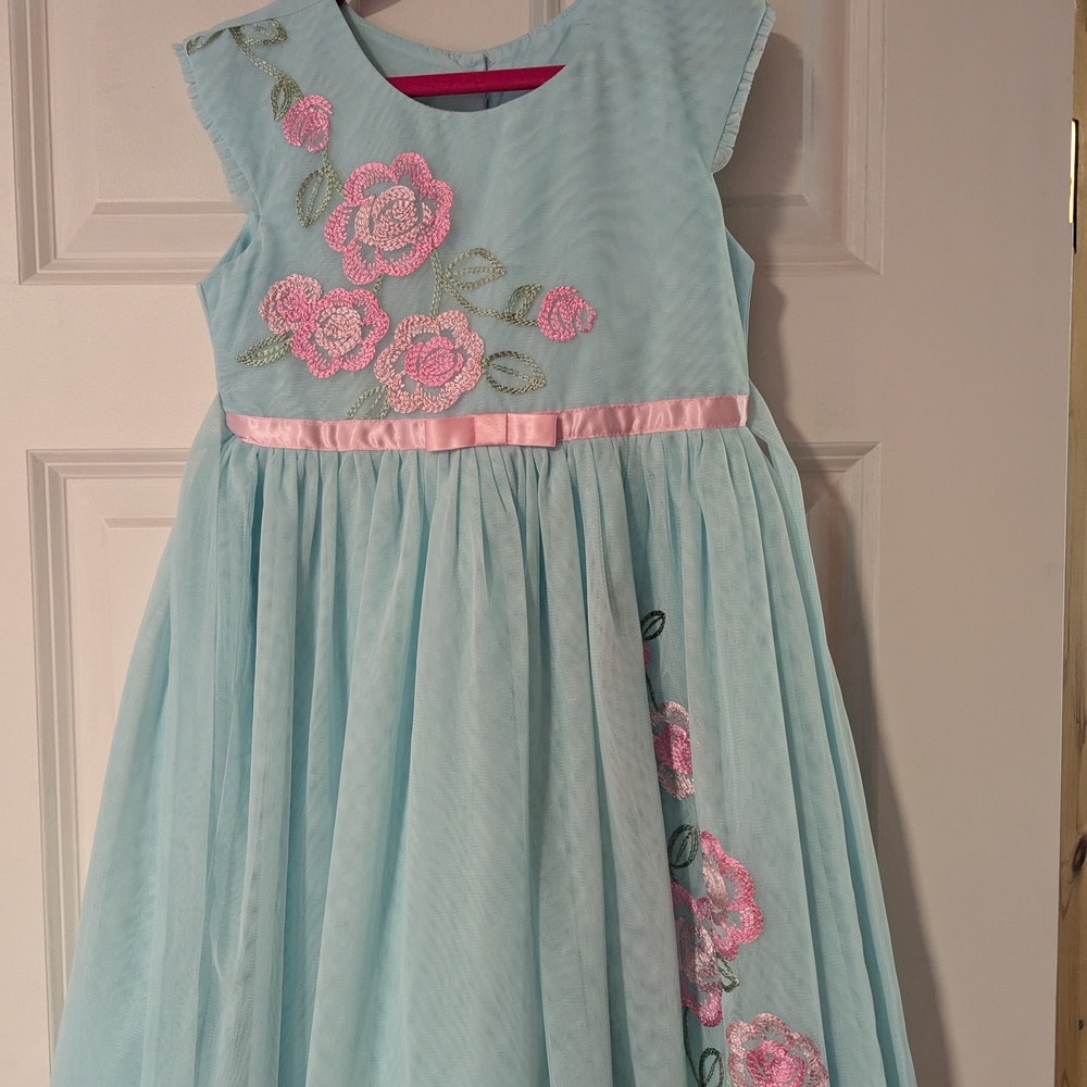 Blue Flutter Sleeve Sundress with Crew Neck and Pink Floral Details